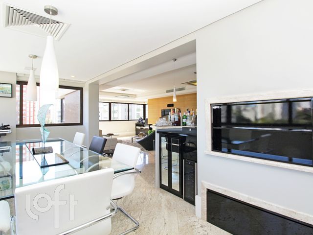 Apartamento com 201m², 3 dormitórios, 3 suítes, 3 vagas, Moinhos de Vento em Porto Alegre