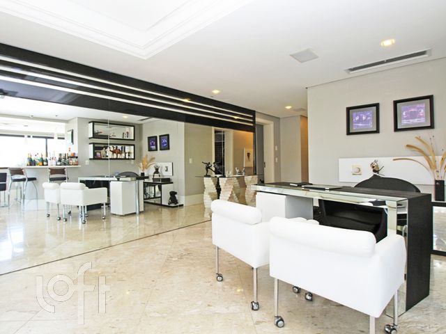 Apartamento com 201m², 3 dormitórios, 3 suítes, 3 vagas, Moinhos de Vento em Porto Alegre