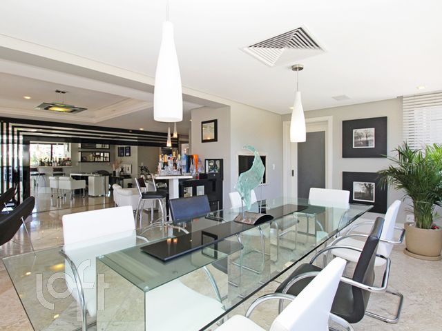 Apartamento com 201m², 3 dormitórios, 3 suítes, 3 vagas, Moinhos de Vento em Porto Alegre