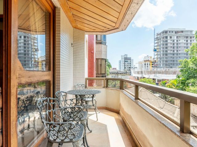 Apartamento com 153m², 3 dormitórios, 1 suíte, 4 vagas, Bela Vista em Porto Alegre