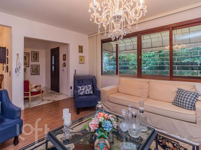 Casa com 168m², 3 dormitórios, 4 vagas, Três Figueiras em Porto Alegre