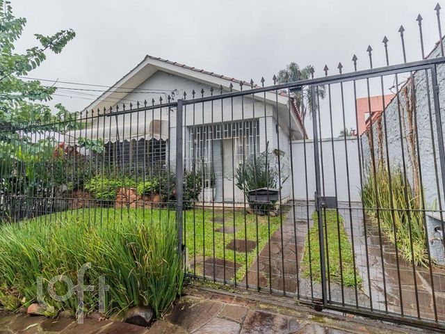 Casa com 168m², 3 dormitórios, 4 vagas, Três Figueiras em Porto Alegre