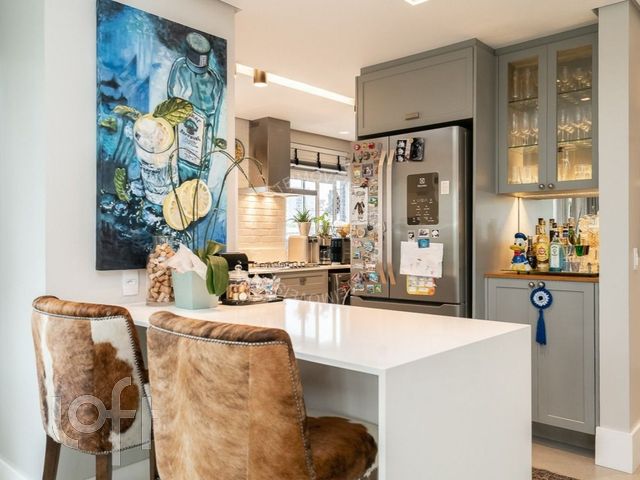 Apartamento com 94m², 2 dormitórios, 2 suítes, 2 vagas, Petrópolis em Porto Alegre