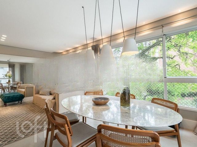 Apartamento com 94m², 2 dormitórios, 2 suítes, 2 vagas, Petrópolis em Porto Alegre