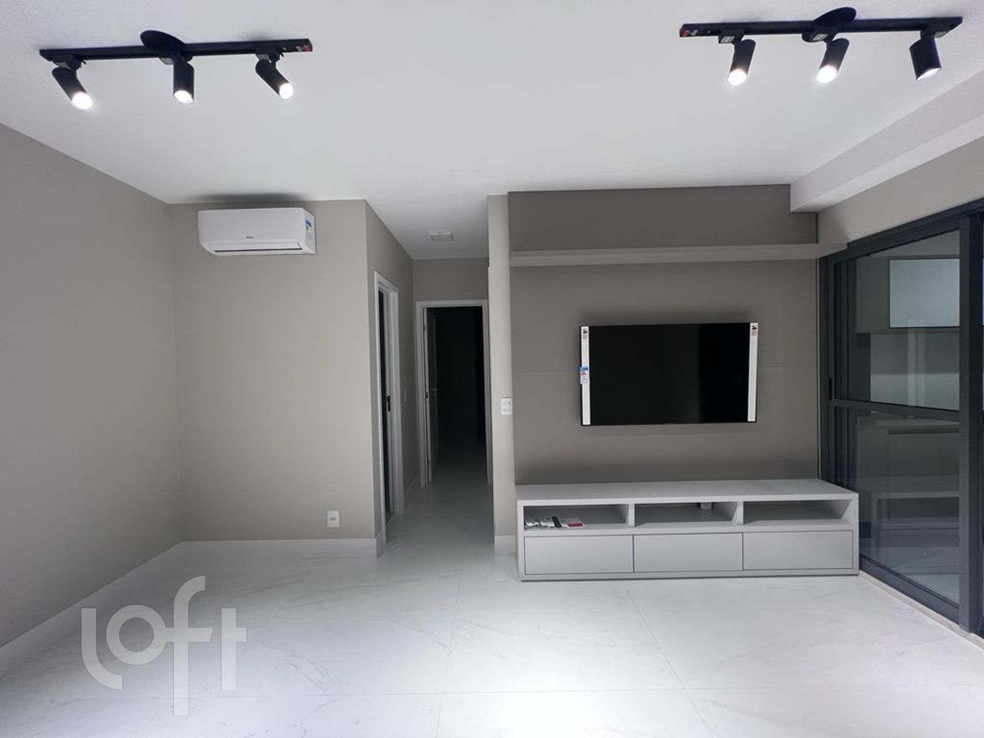 Apartamento à venda com 2 quartos, 62m² - Foto 1