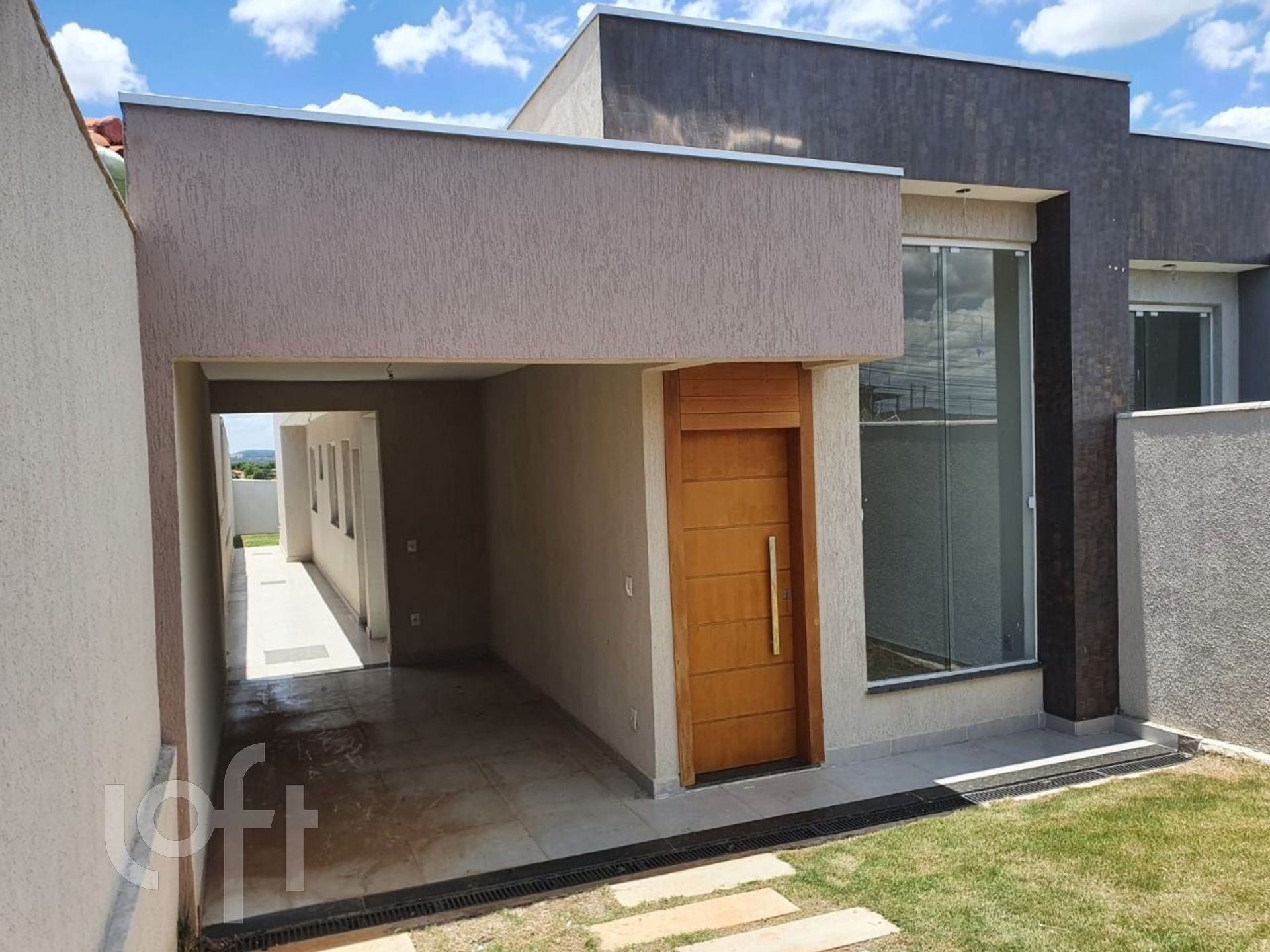 Casa à venda com 3 quartos, 102m² - Foto 1