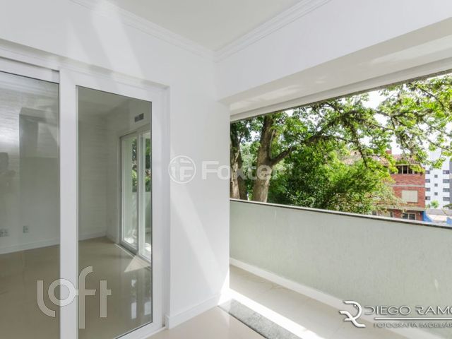 Apartamento com 141m², 3 dormitórios, 1 suíte, 2 vagas, Menino Deus em Porto Alegre