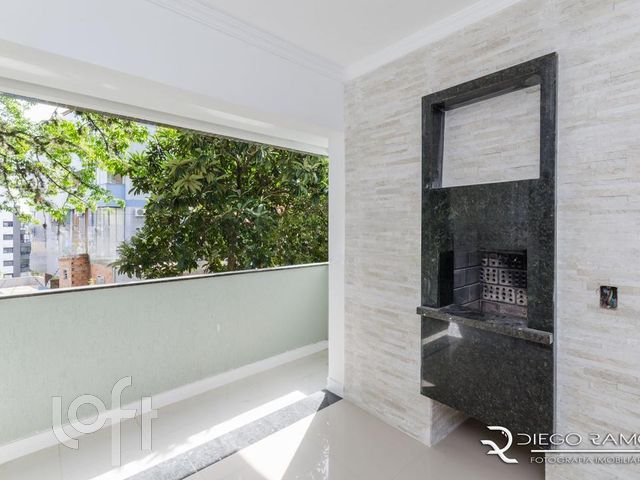 Apartamento com 141m², 3 dormitórios, 1 suíte, 2 vagas, Menino Deus em Porto Alegre