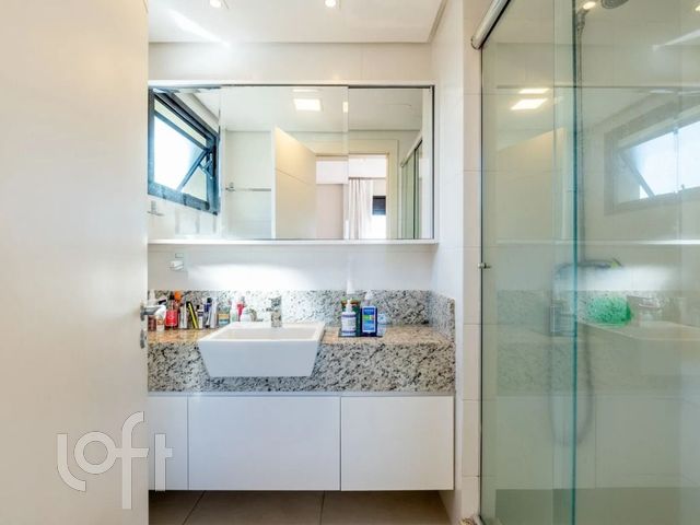 Apartamento com 75m², 2 dormitórios, 1 suíte, 2 vagas, Petrópolis em Porto Alegre