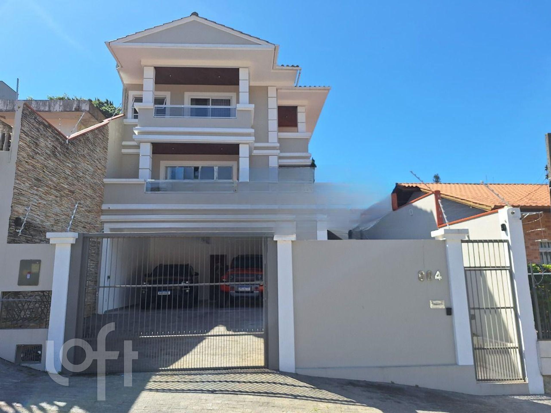 Casa Residencial com 350m², 4 quartos, 2 suítes, 4 garagens, no bairro Canto em Florianópolis