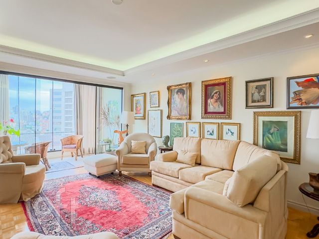 Apartamento com 231m², 3 dormitórios, 1 suíte, 1 vaga, Petrópolis em Porto Alegre