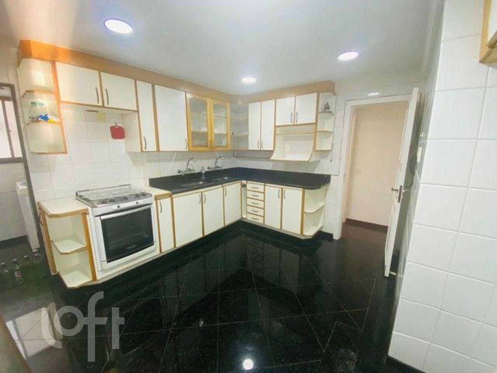 Apartamento à venda com 4 quartos, 180m² - Foto 3