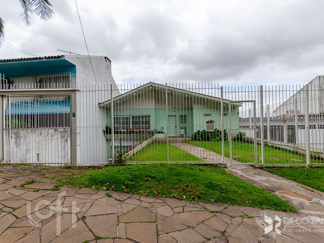 Casa com 442m², 4 dormitórios, 2 suítes, 6 vagas, Três Figueiras em Porto Alegre