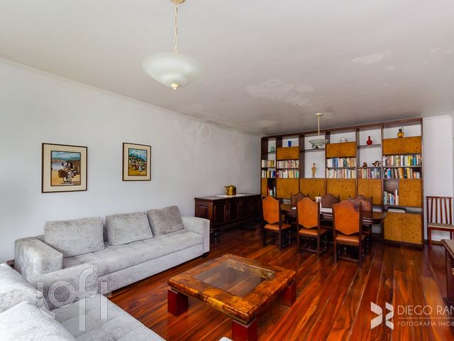 Casa com 442m², 4 dormitórios, 2 suítes, 6 vagas, Três Figueiras em Porto Alegre