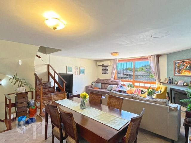 Casa com 160m², 4 dormitórios, 1 suíte, 2 vagas, Chácara das Pedras em Porto Alegre