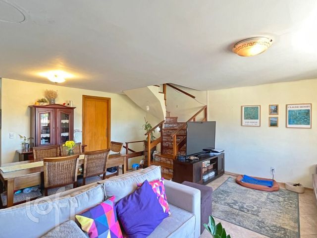 Casa com 160m², 4 dormitórios, 1 suíte, 2 vagas, Chácara das Pedras em Porto Alegre