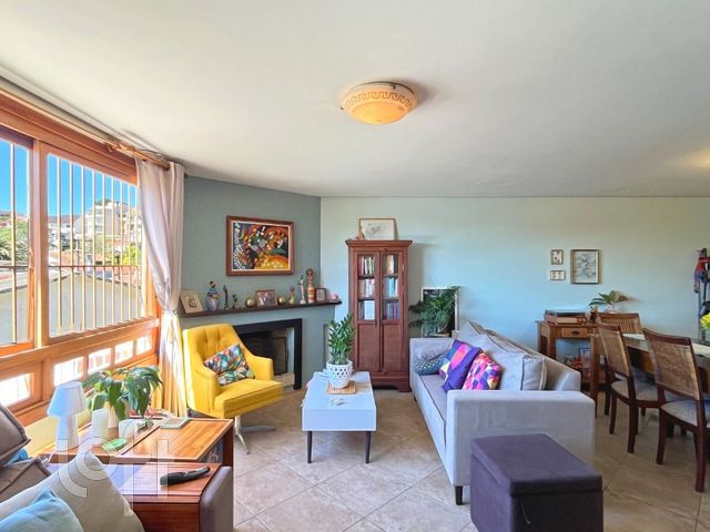 Casa com 160m², 4 dormitórios, 1 suíte, 2 vagas, Chácara das Pedras em Porto Alegre