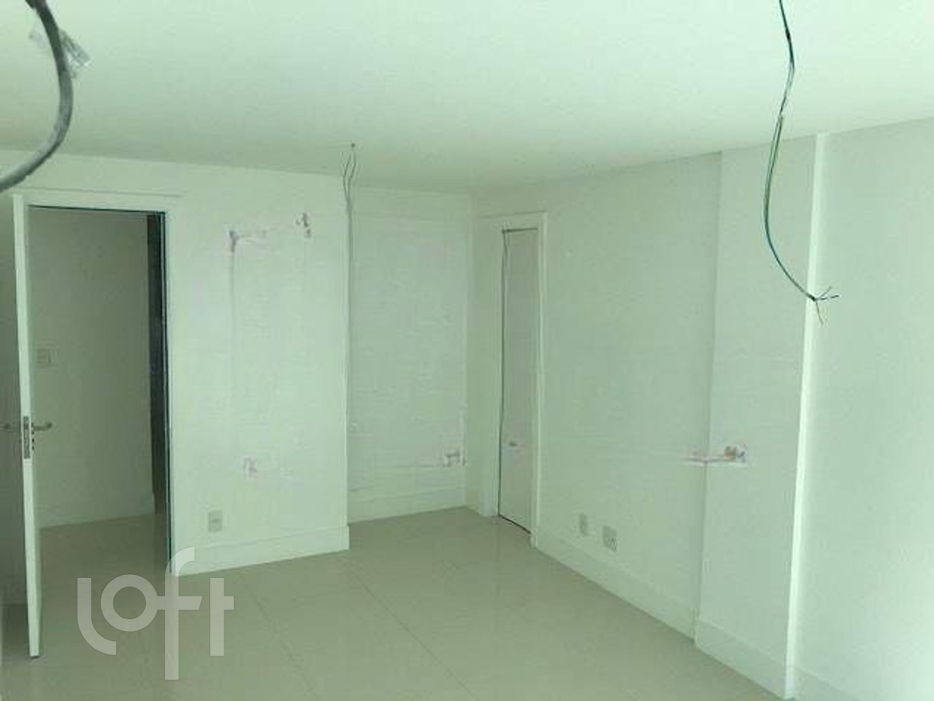 Apartamento à venda com 3 quartos, 180m² - Foto 3