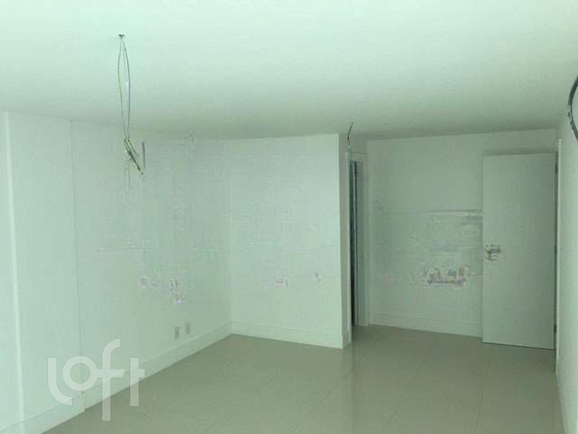 Apartamento à venda com 3 quartos, 180m² - Foto 2