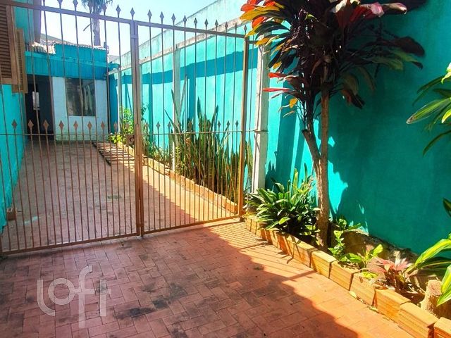 Casa com 100m², 2 dormitórios, 3 vagas, Vila Ipiranga em Porto Alegre