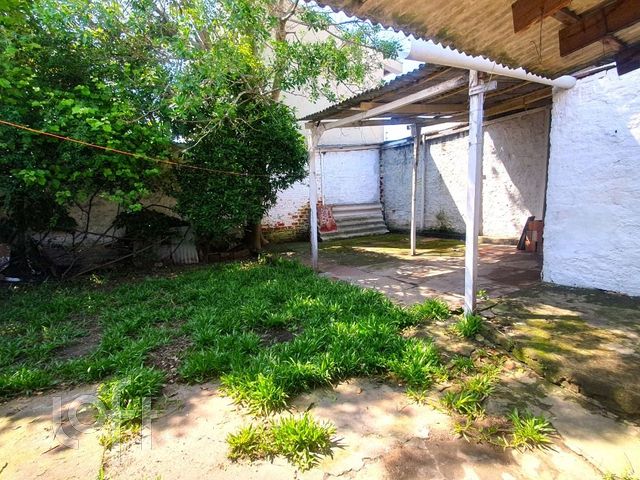 Casa com 100m², 2 dormitórios, 3 vagas, Vila Ipiranga em Porto Alegre