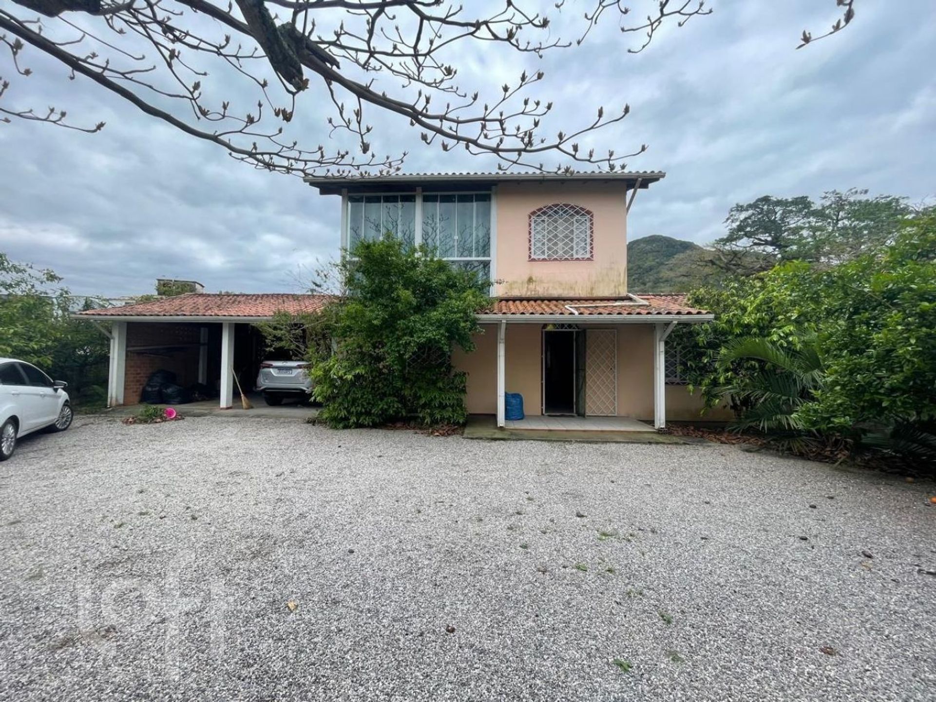 Casa Residencial com 205m², 4 quartos, 3 garagens, no bairro Enseada de Brito em Palhoça