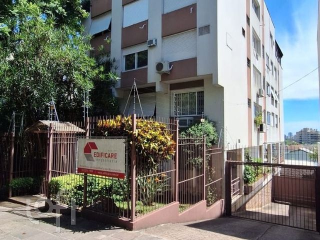 Apartamento com 110m², 3 dormitórios, 1 suíte, 1 vaga, Petrópolis em Porto Alegre