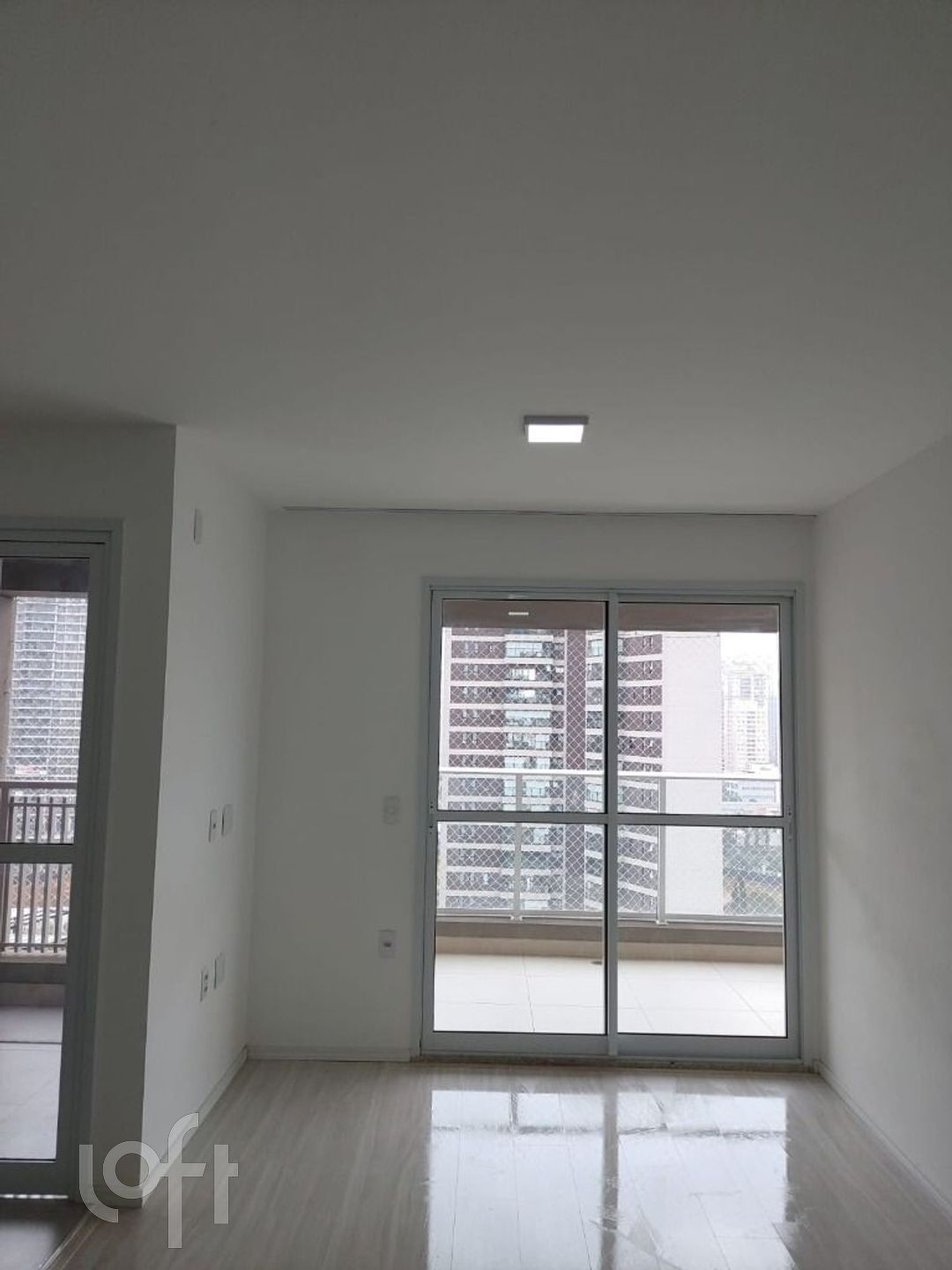 Apartamento à venda com 2 quartos, 70m² - Foto 2