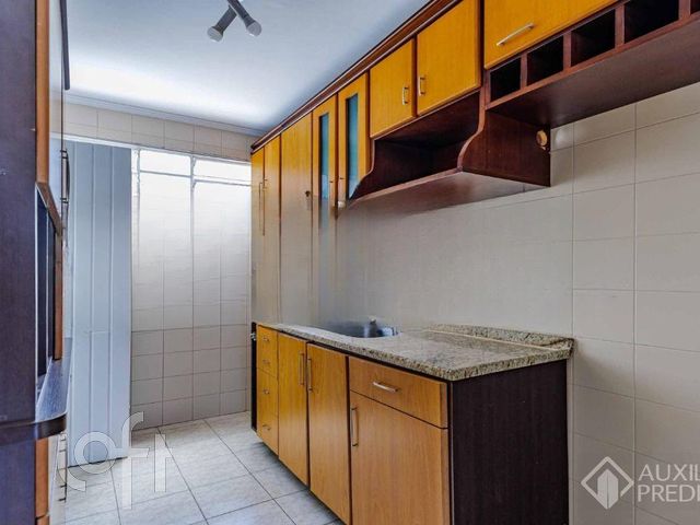 Apartamento com 72m², 2 dormitórios, 2 vagas, Menino Deus em Porto Alegre