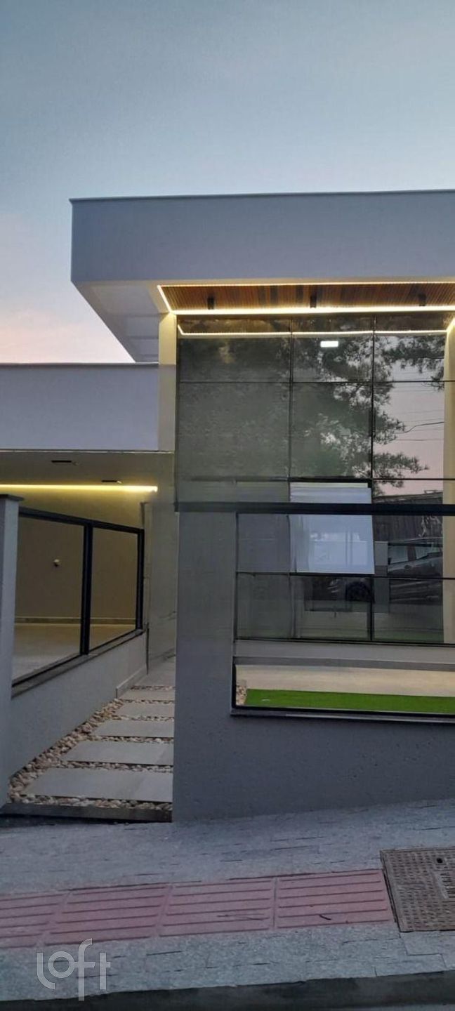 Casa Residencial com 200m², 3 quartos, 1 suíte, no bairro Cidade Universitaria Pedra Branca em Palhoça