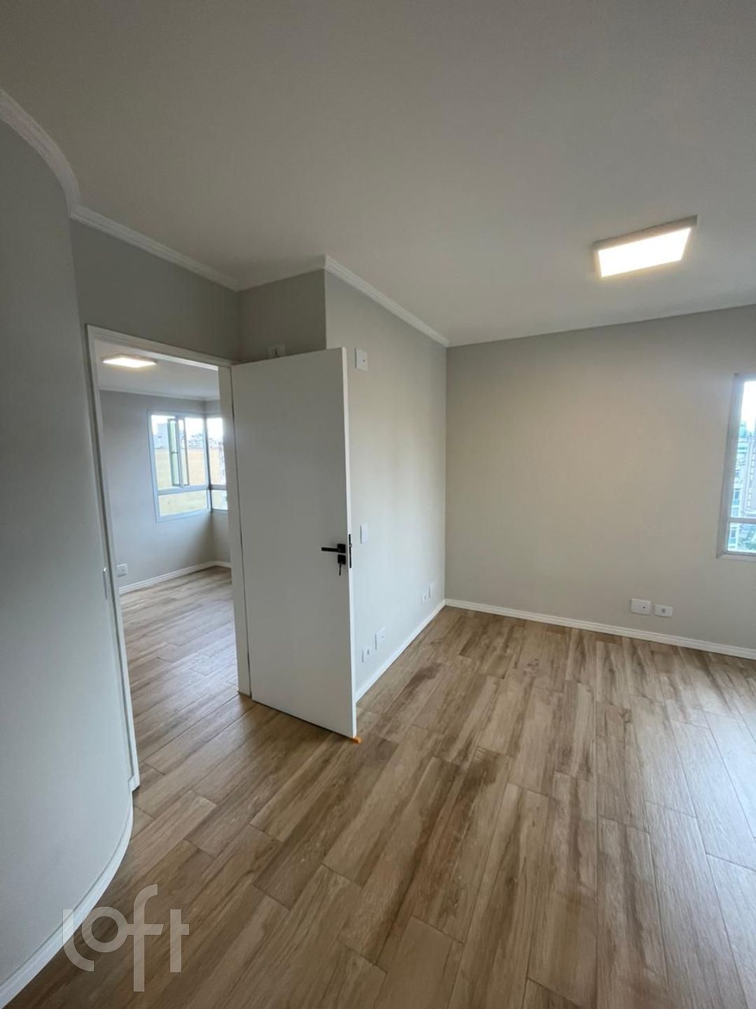 Apartamento à venda com 1 quarto, 37m² - Foto 2