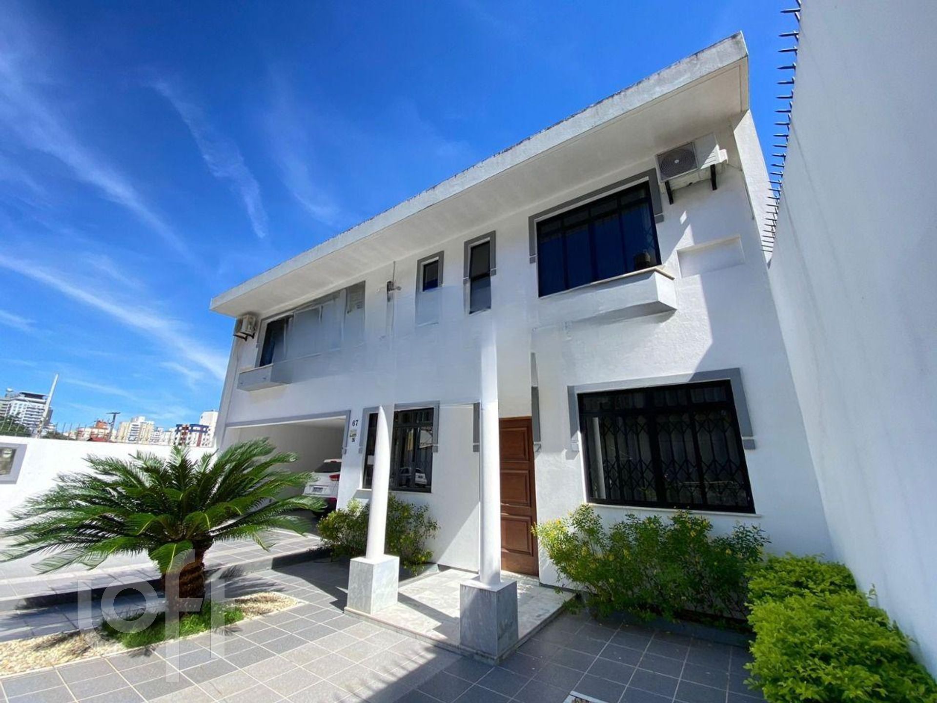 Casa Residencial com 394m², 5 quartos, 5 suítes, 6 garagens, no bairro Agronômica em Florianópolis
