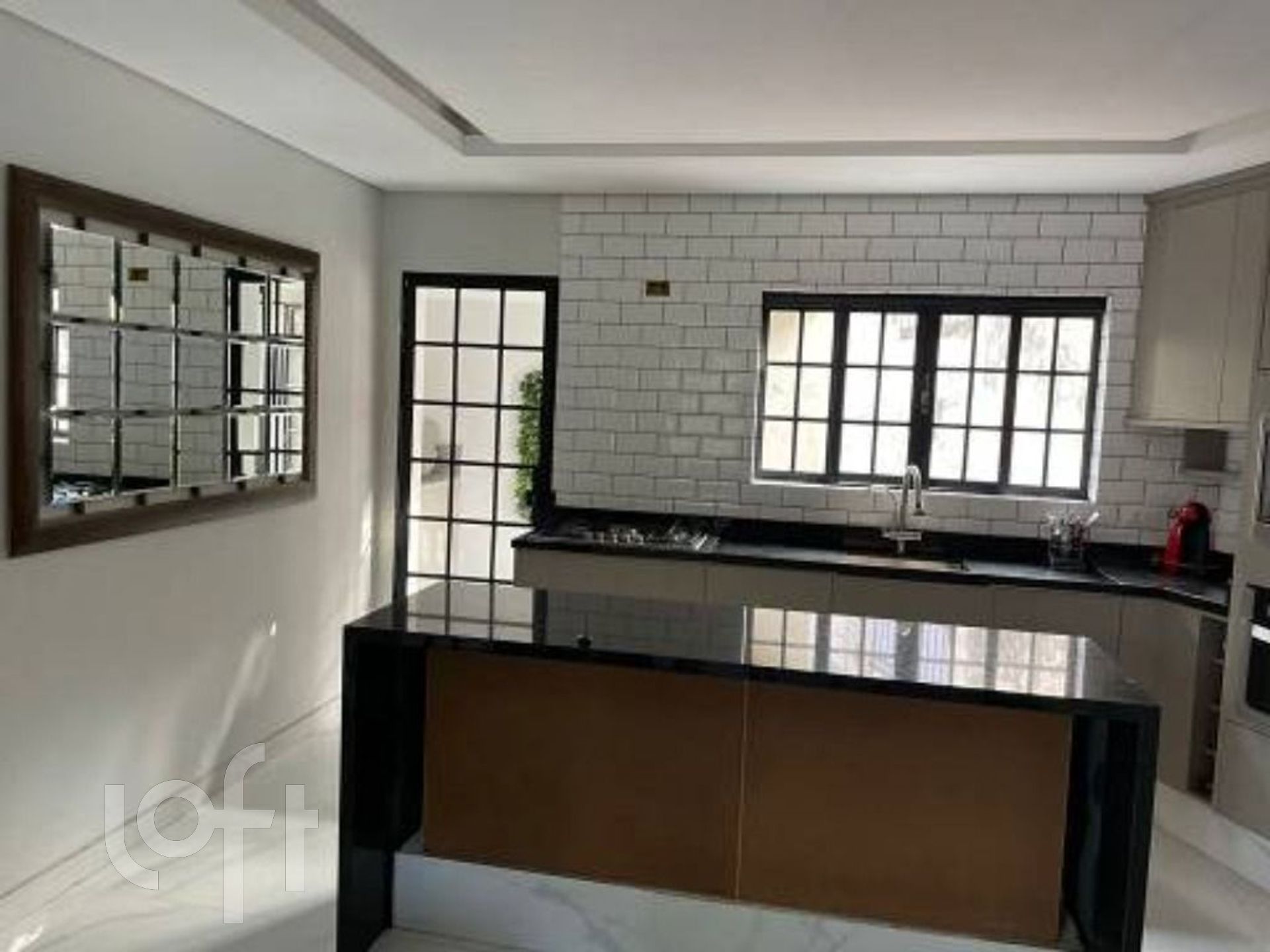 Casa à venda com 4 quartos, 202m² - Foto 1