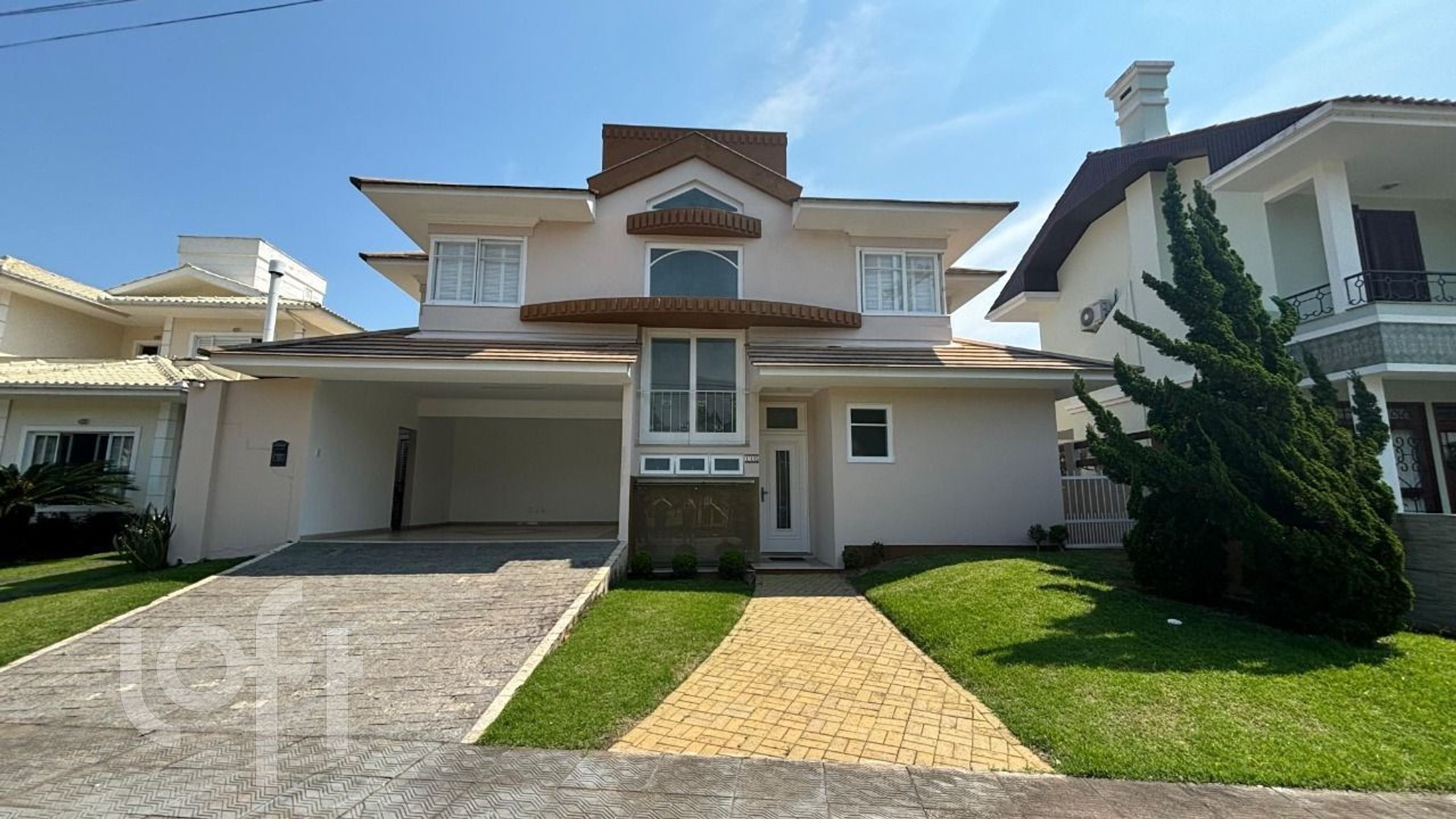 Casa à venda em Saco Grande com 252 m², 4 quartos, 4 suítes, 2 vagas