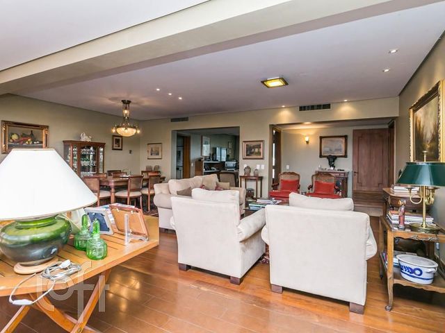 Apartamento com 257m², 3 dormitórios, 1 suíte, 2 vagas, Petrópolis em Porto Alegre