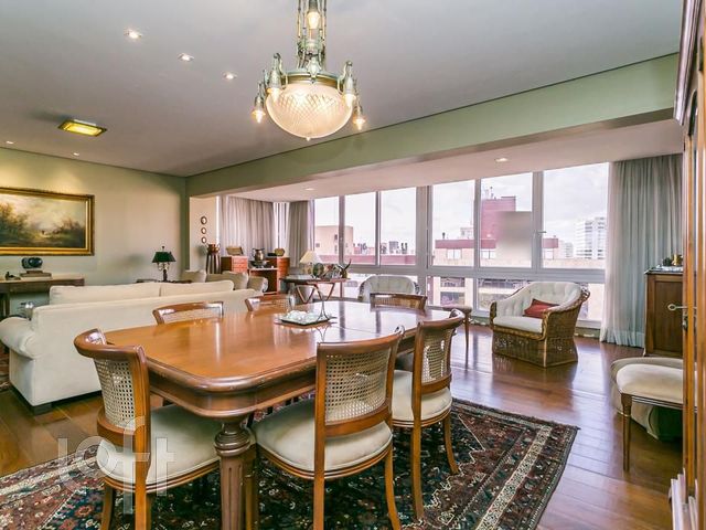Apartamento com 257m², 3 dormitórios, 1 suíte, 2 vagas, Petrópolis em Porto Alegre