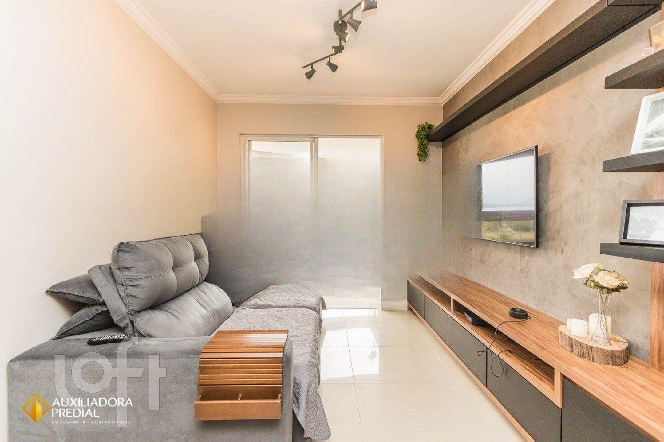Apartamentos com 88m², 3 quartos, 1 suíte, 2 garagens, no bairro Pantanal em Florianópolis