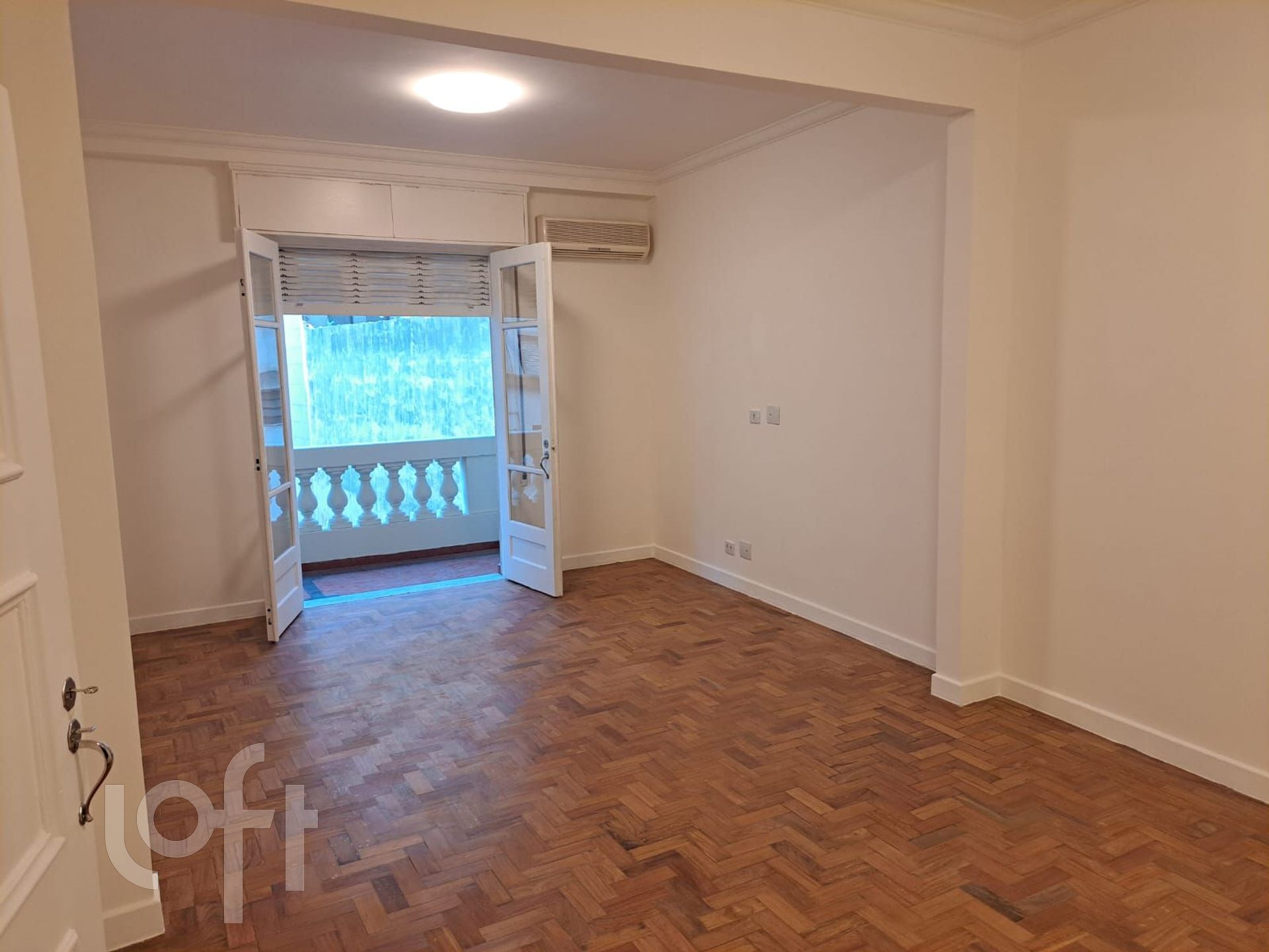 Apartamento à venda com 3 quartos, 209m² - Foto 3