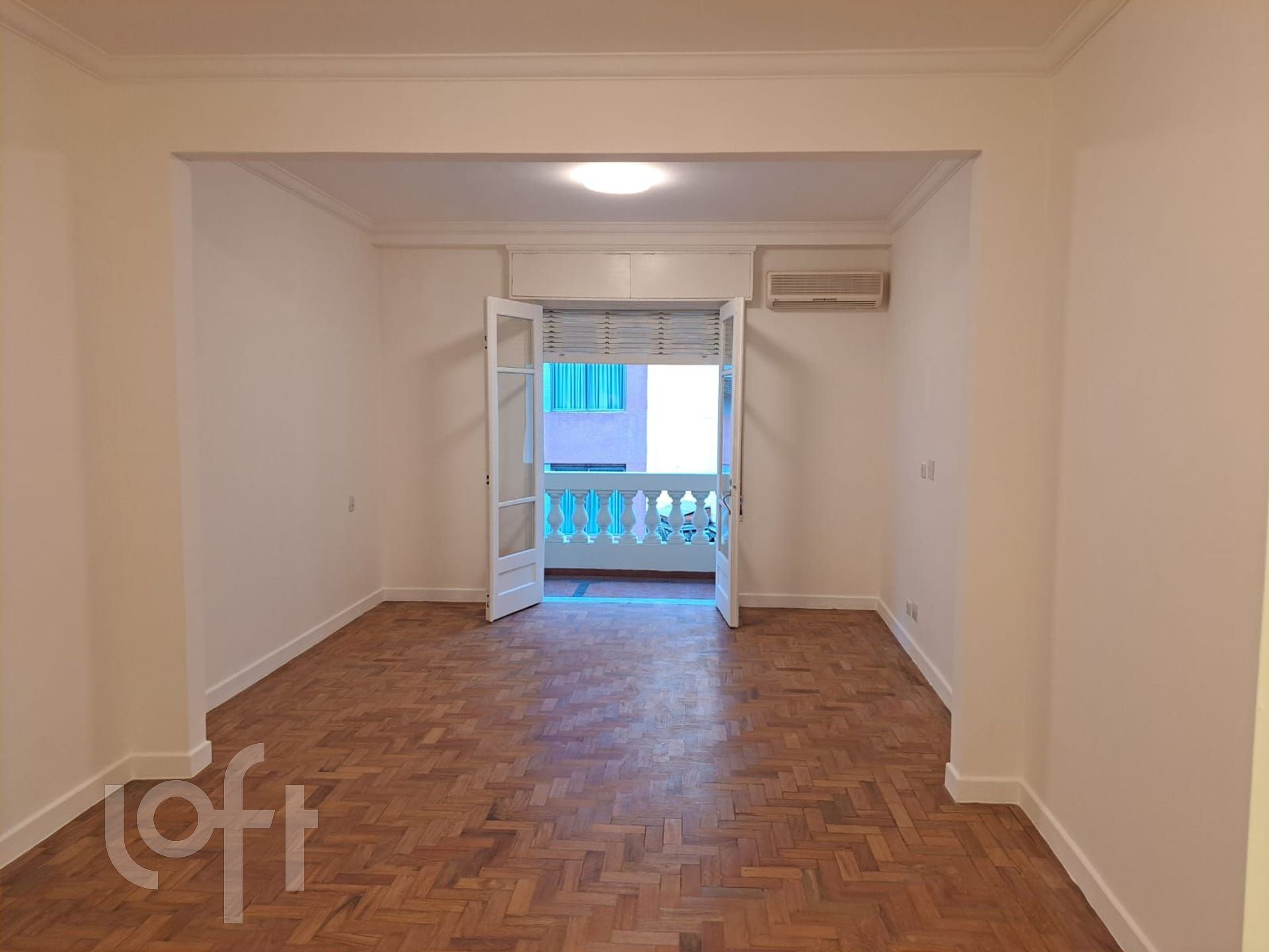 Apartamento à venda com 3 quartos, 209m² - Foto 2