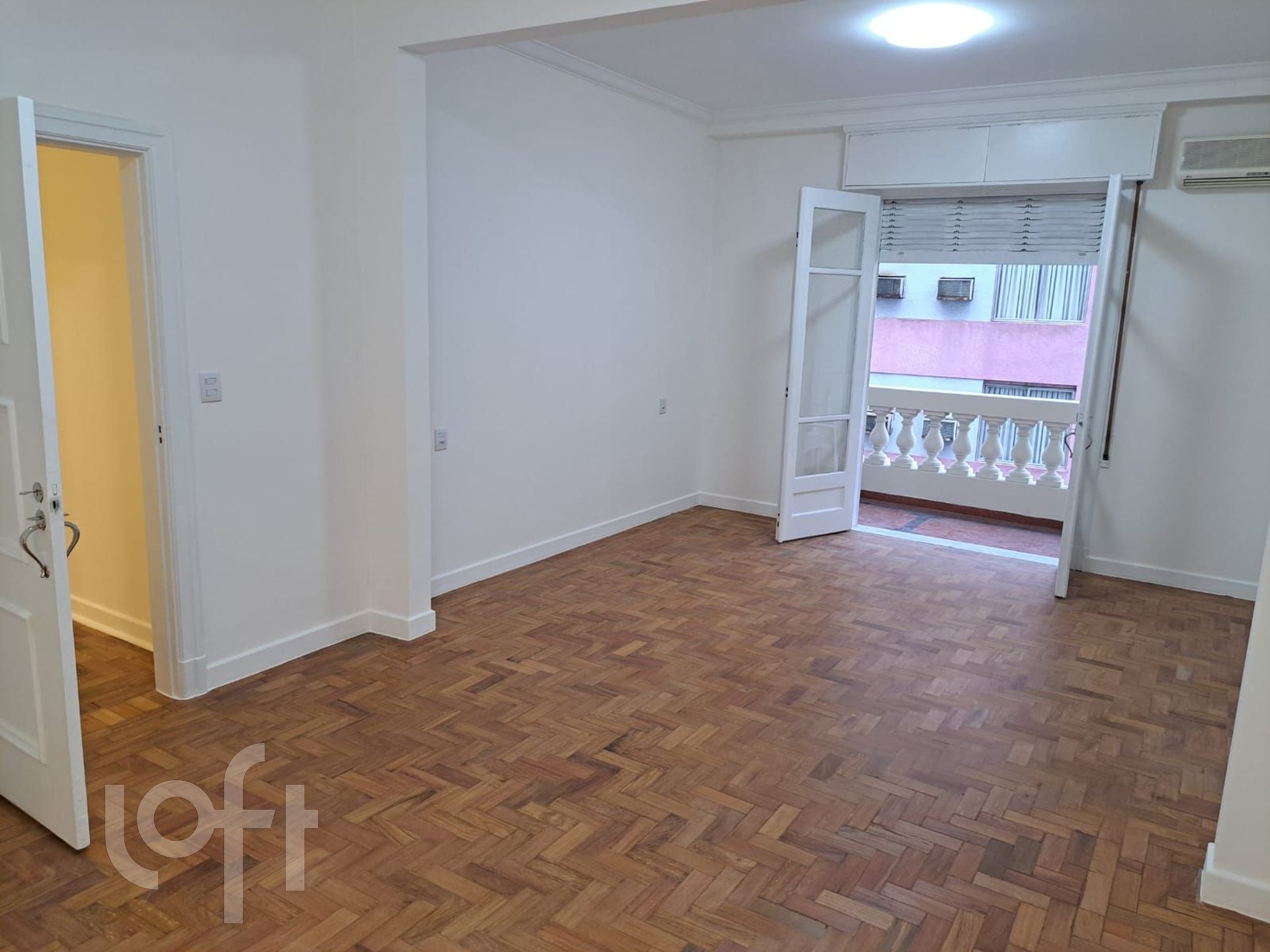 Apartamento à venda com 3 quartos, 209m² - Foto 1