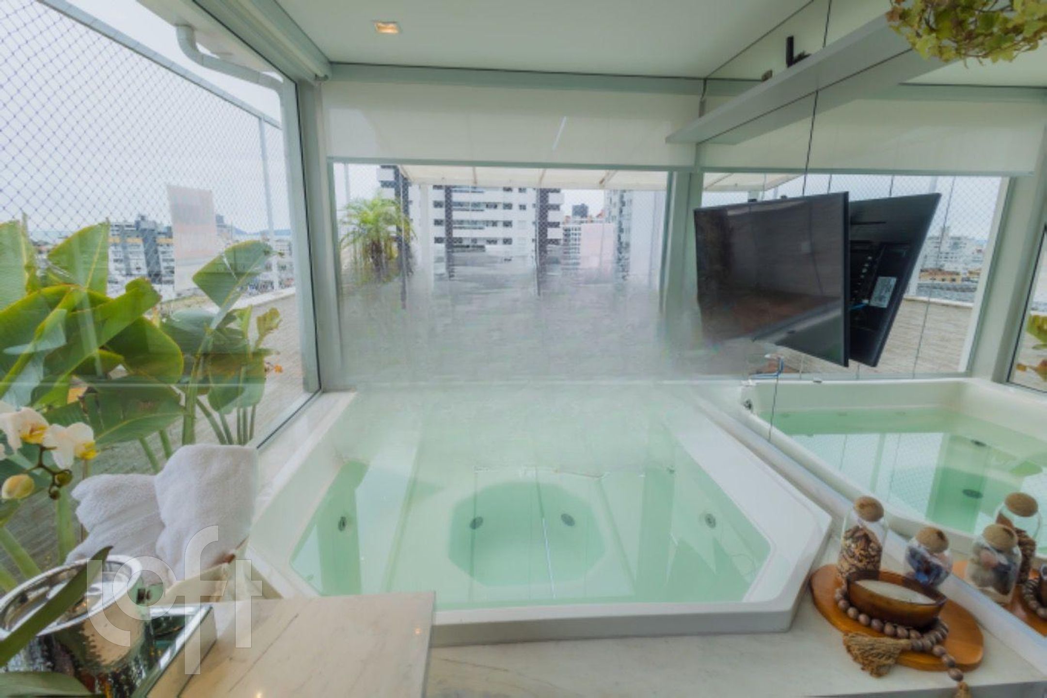 Apartamentos com 187m², 3 quartos, 1 suíte, 3 garagens, no bairro Canto em Florianópolis