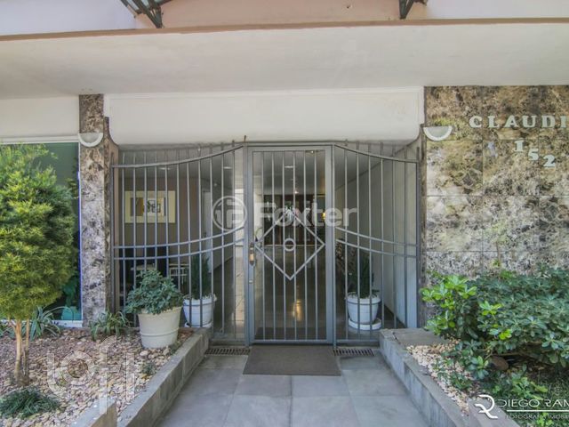 Apartamento com 96m², 3 dormitórios, 1 suíte, 2 vagas, Petrópolis em Porto Alegre