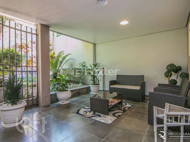 Apartamento com 96m², 3 dormitórios, 1 suíte, 2 vagas, Petrópolis em Porto Alegre