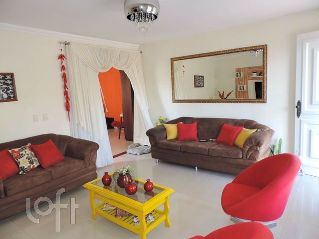 Casa com 259m², 3 dormitórios, 1 suíte, 4 vagas, Vila Ipiranga em Porto Alegre