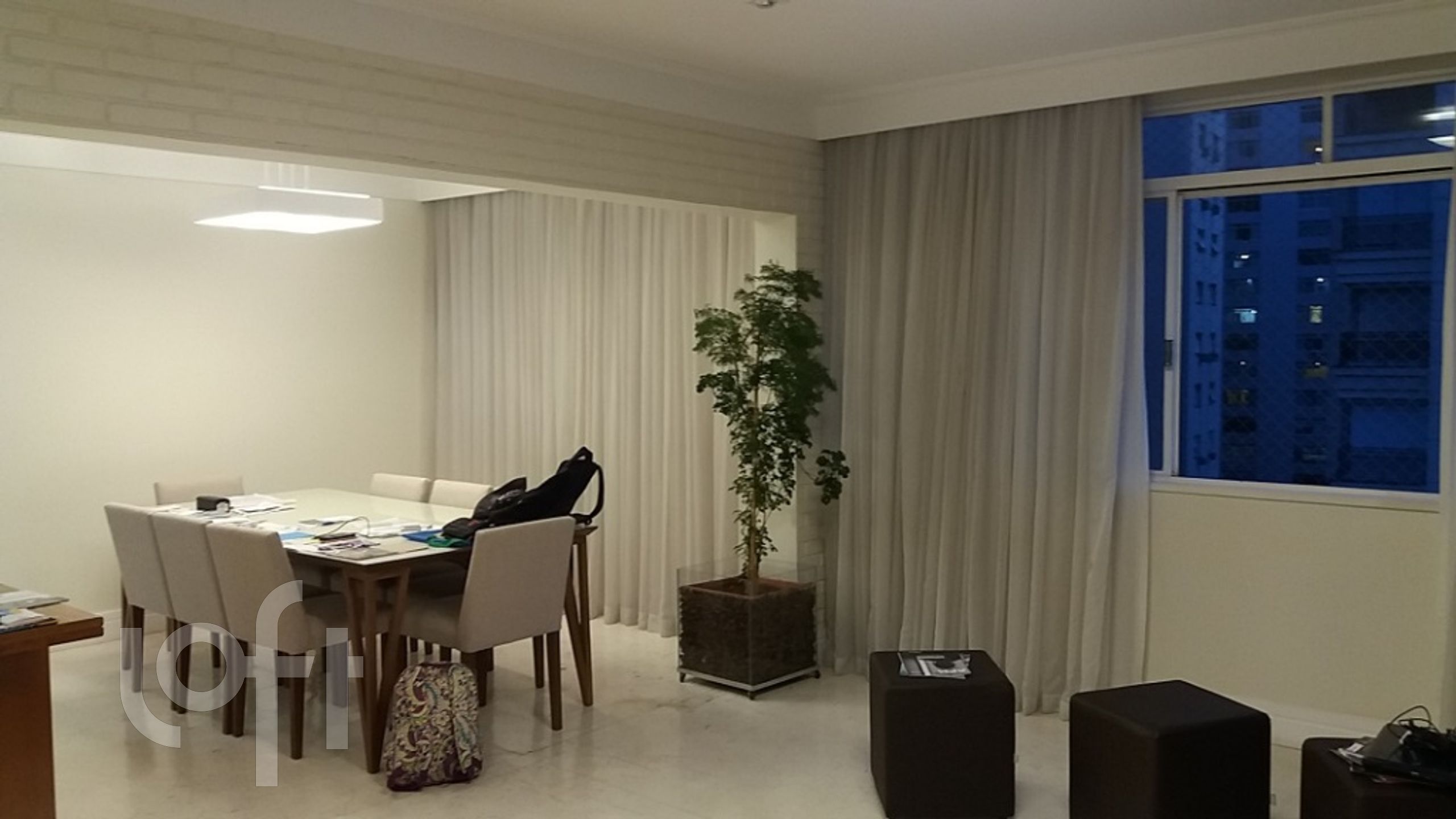 Apartamento à venda com 4 quartos, 213m² - Foto 2