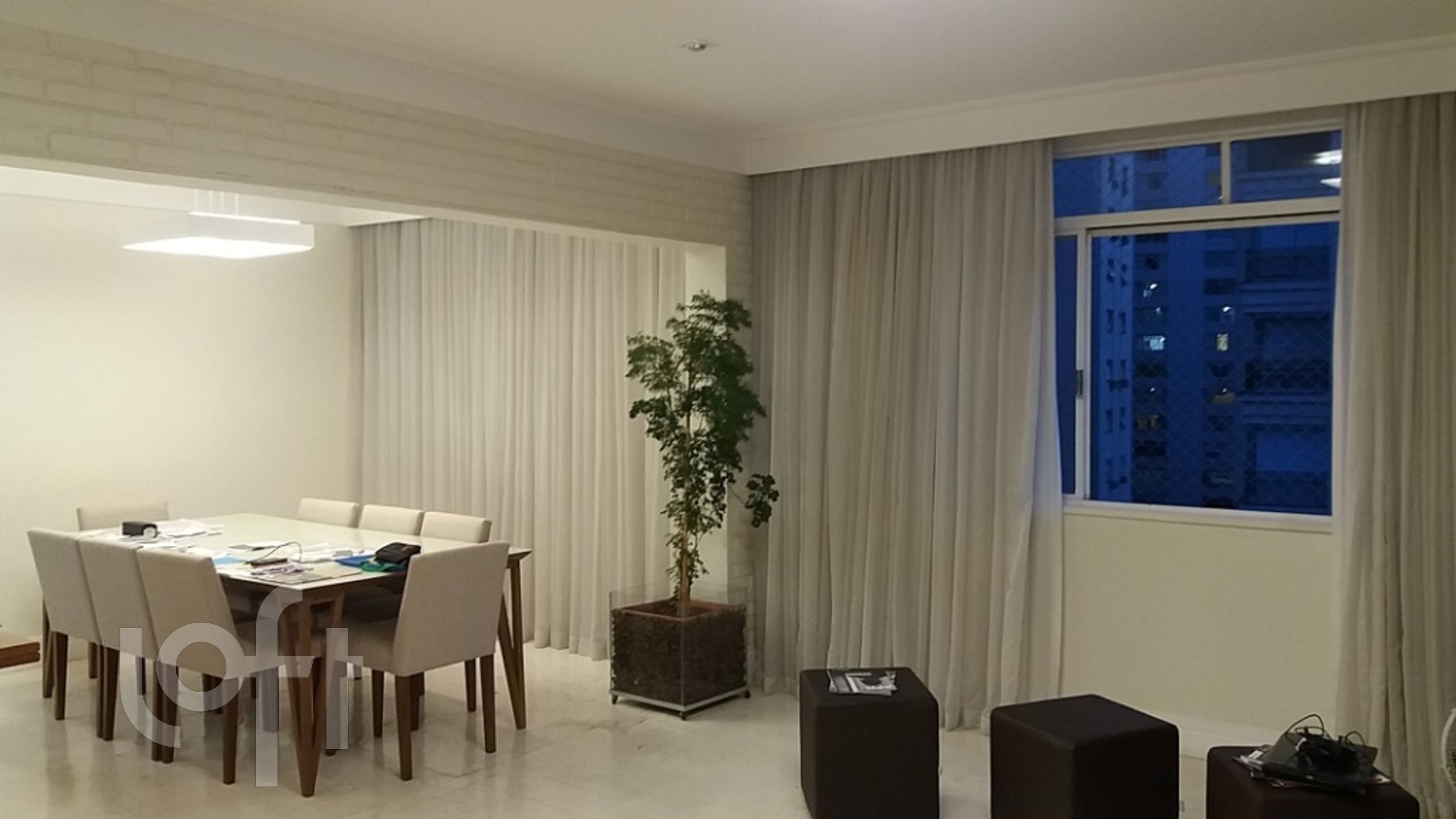 Apartamento à venda com 4 quartos, 213m² - Foto 1