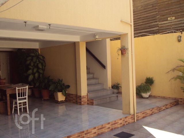 Casa com 290m², 3 dormitórios, 2 vagas, Vila Ipiranga em Porto Alegre