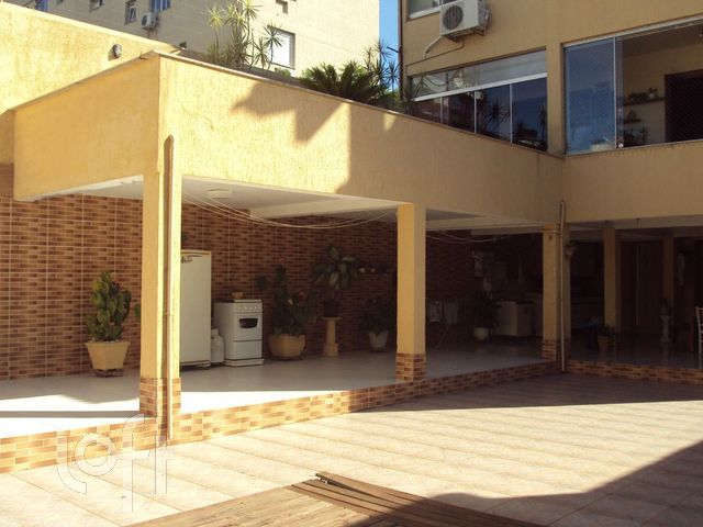 Casa com 290m², 3 dormitórios, 2 vagas, Vila Ipiranga em Porto Alegre