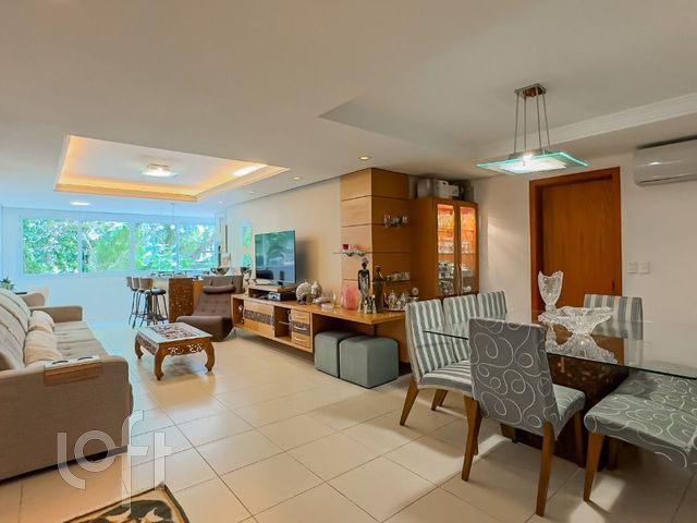 Apartamento com 128m², 3 dormitórios, 1 suíte, 2 vagas, Higienópolis em Porto Alegre