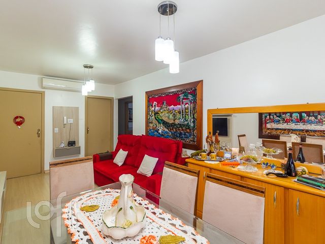 Apartamento com 90m², 3 dormitórios, 1 suíte, 2 vagas, Higienópolis em Porto Alegre